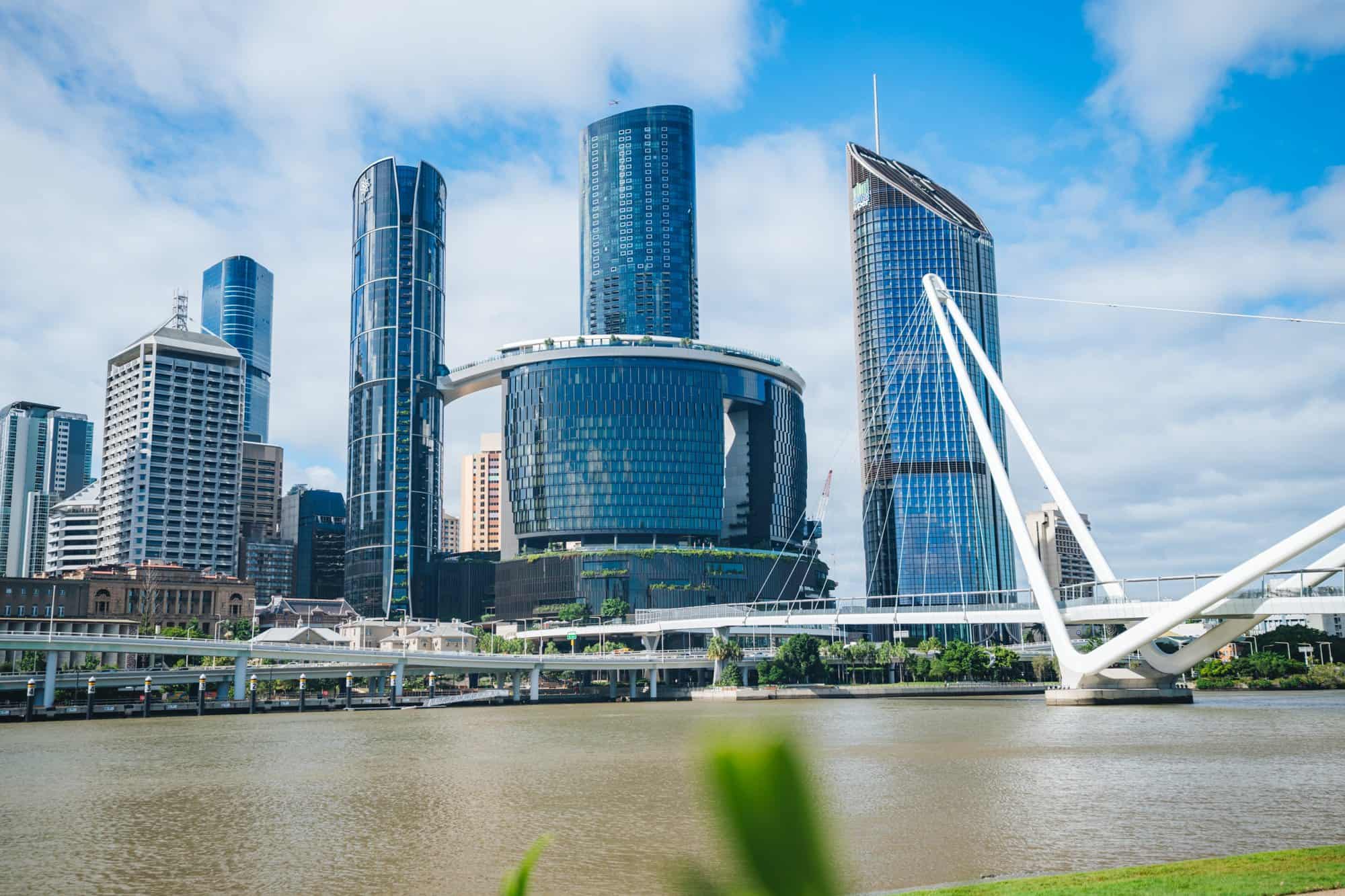 Brisbane Airport transfer to Brisbane CBD and Queen Street Mall