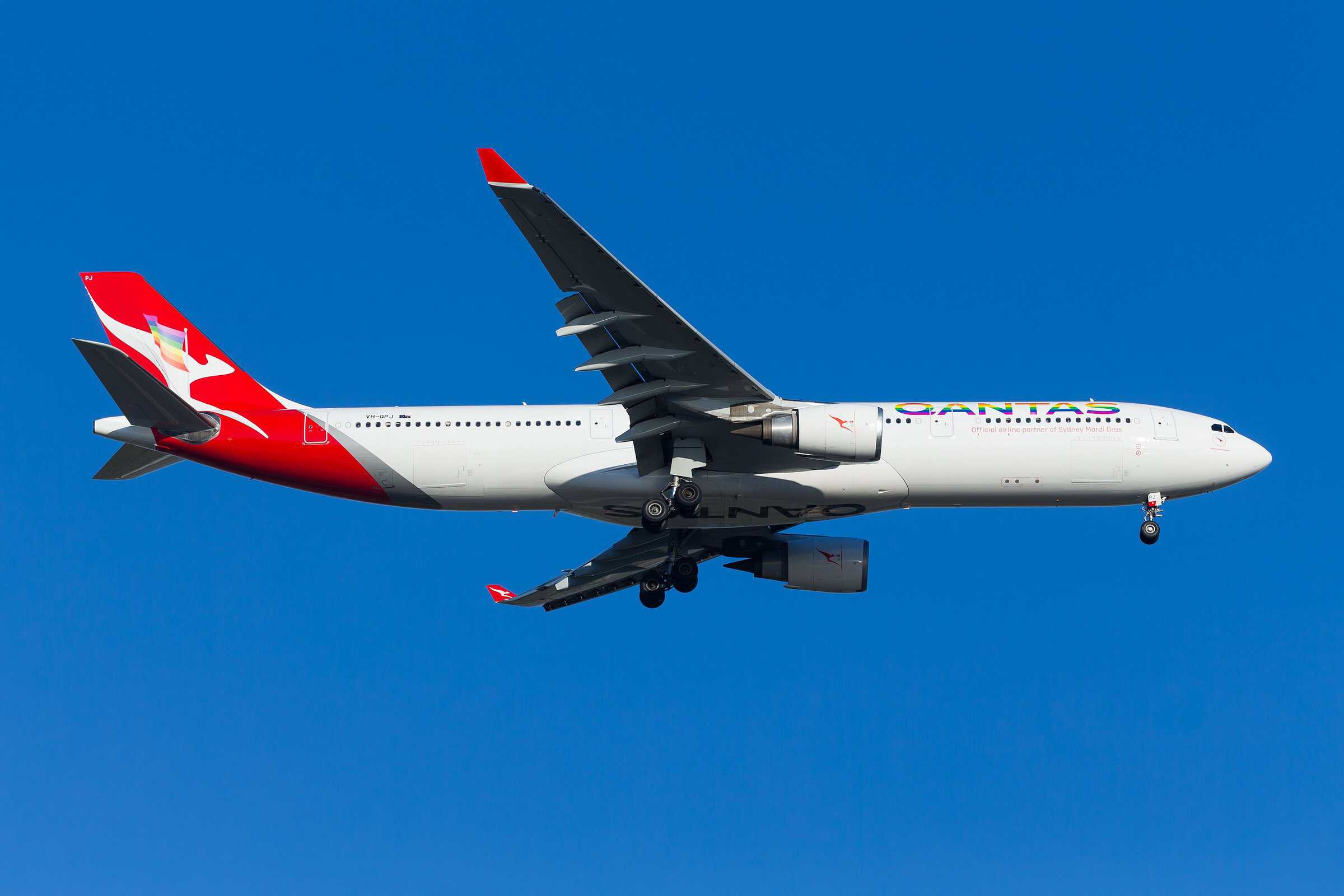 Qantas Airbus A330 coming in to land at Brisbane Airport
